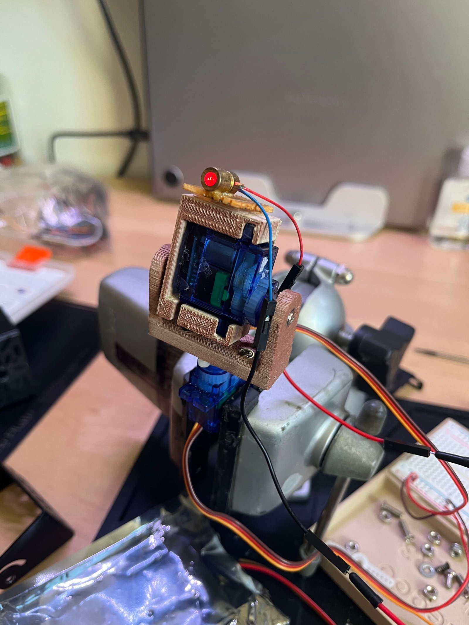 Motorized camera gimbal